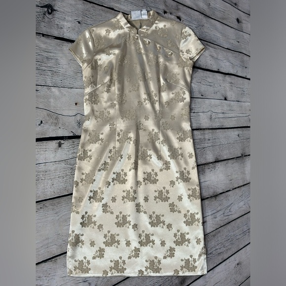 Spiegel Gold Sheath Dress with Mock Neck and Raglan Sleeves Size 6 - Picture 8 of 8